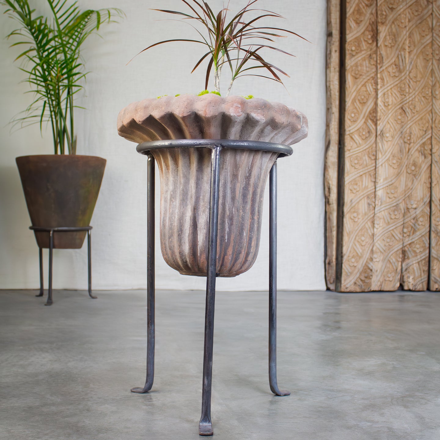 plant pot pedestal stand Tiger Lily Planter with Footed Stand. Vintage Terracotta pot