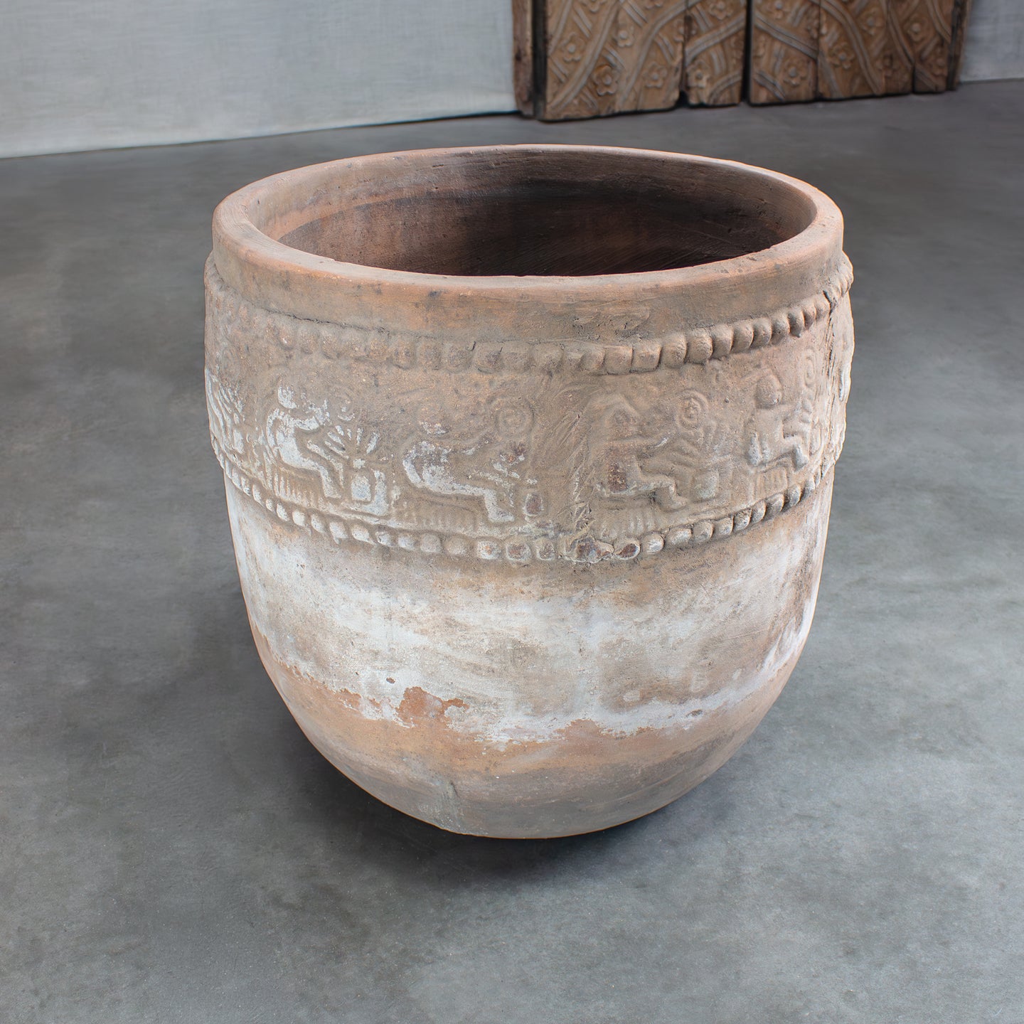 Large and vintage terracotta pot, with tribal pattern.